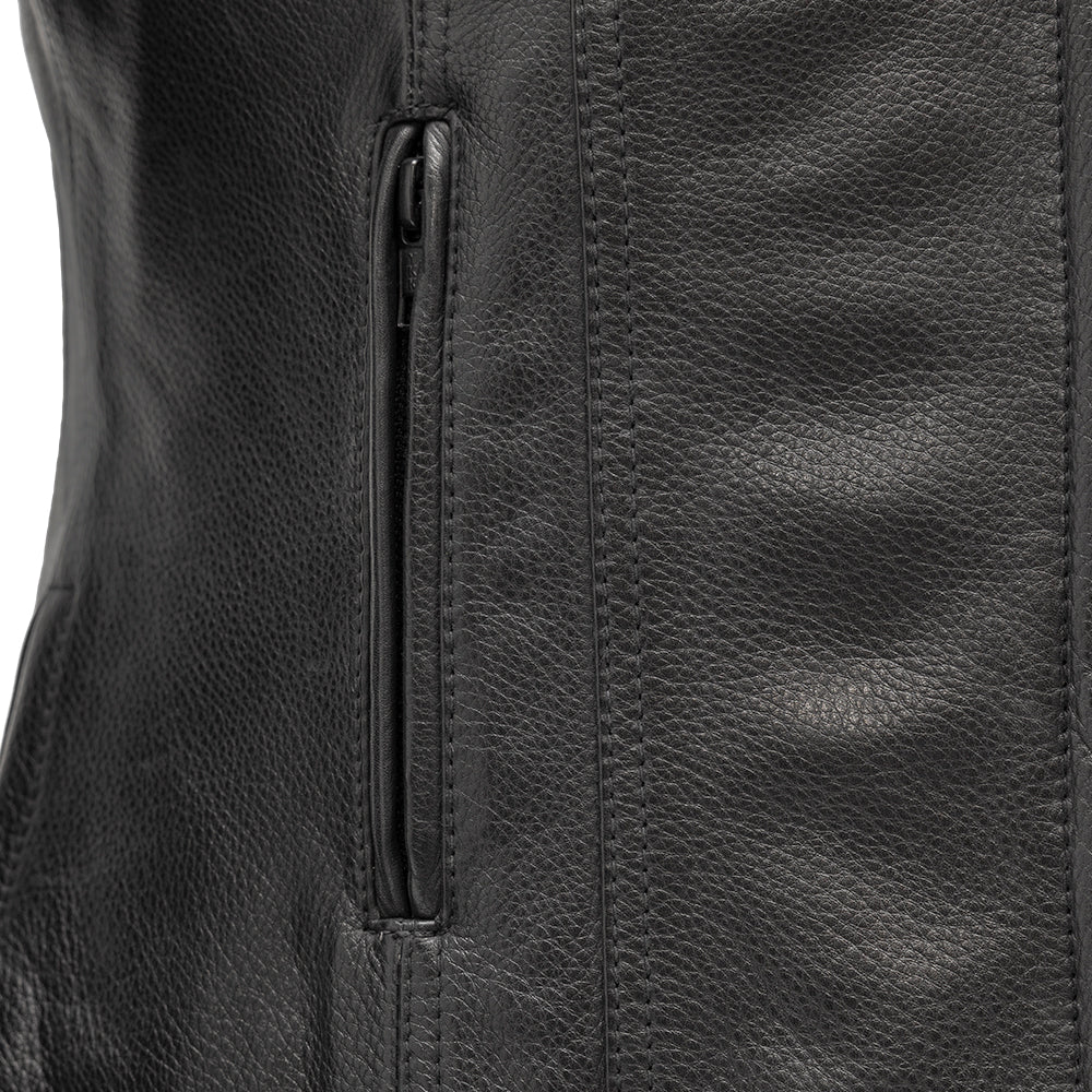  "A close-up shot of the side pocket on the Targa jacket, showcasing its zippered design for secure storage and easy accessibility."