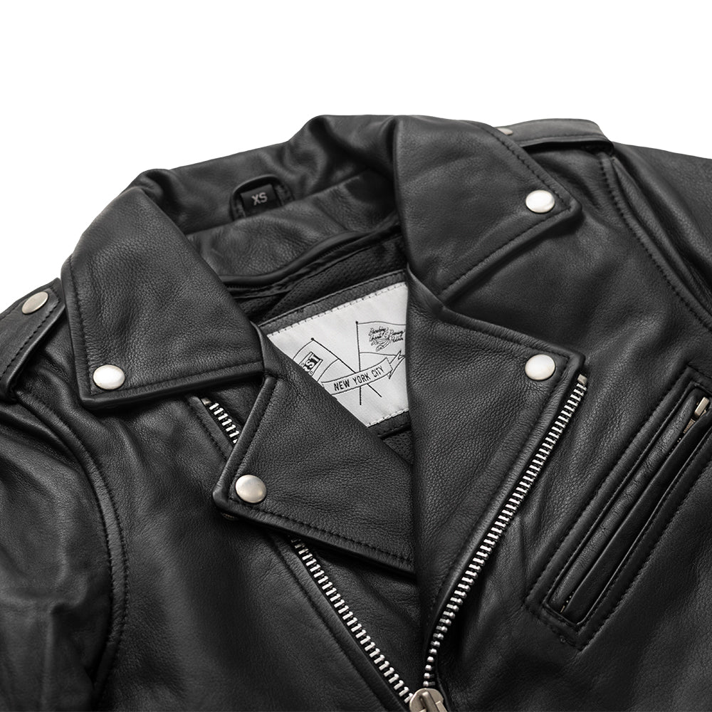"Close-up: Lesley leather motorcycle jacket collar detail. Diamond-cut cowhide, versatile style."